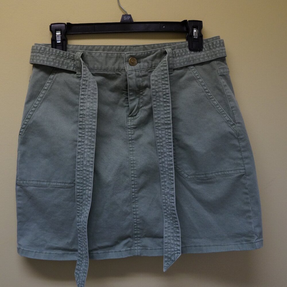 Vineyard Vines Green Skirt Size 4 with front tie